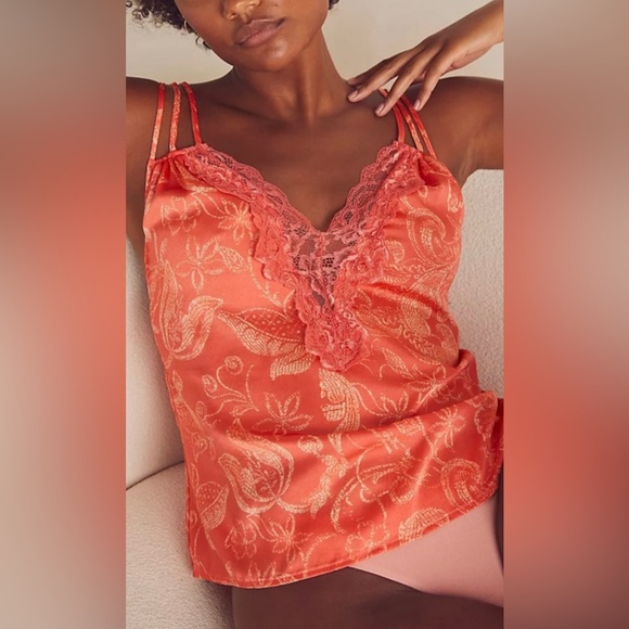 NEW FREE PEOPLE- Silky Cami Top with Lace and Thin Straps in size Small - Picture 1 of 10